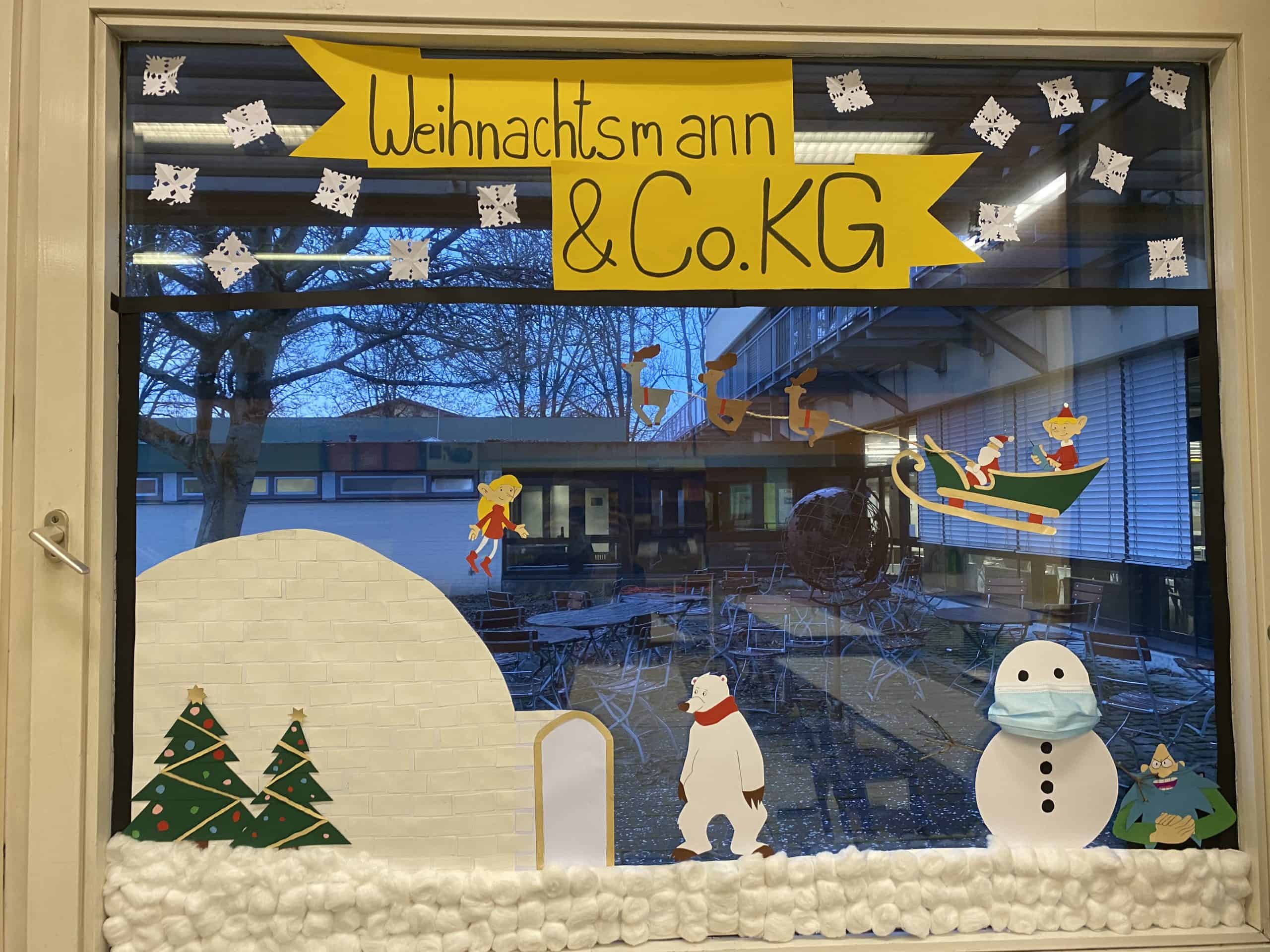 SMV Weihnachtsaktion: Wer schmückt das schönste Klassenzimmerweihnachtsfenster? Ermittelte Gewinner!