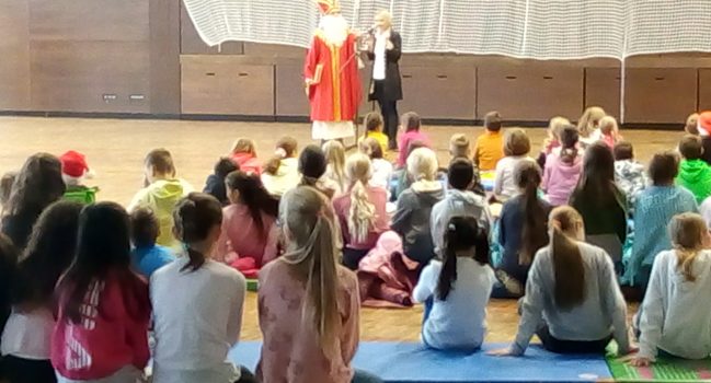 Nikolausfeier an der Grundschule Bibrisschule Gemeinschaftsschule (06.12.22)