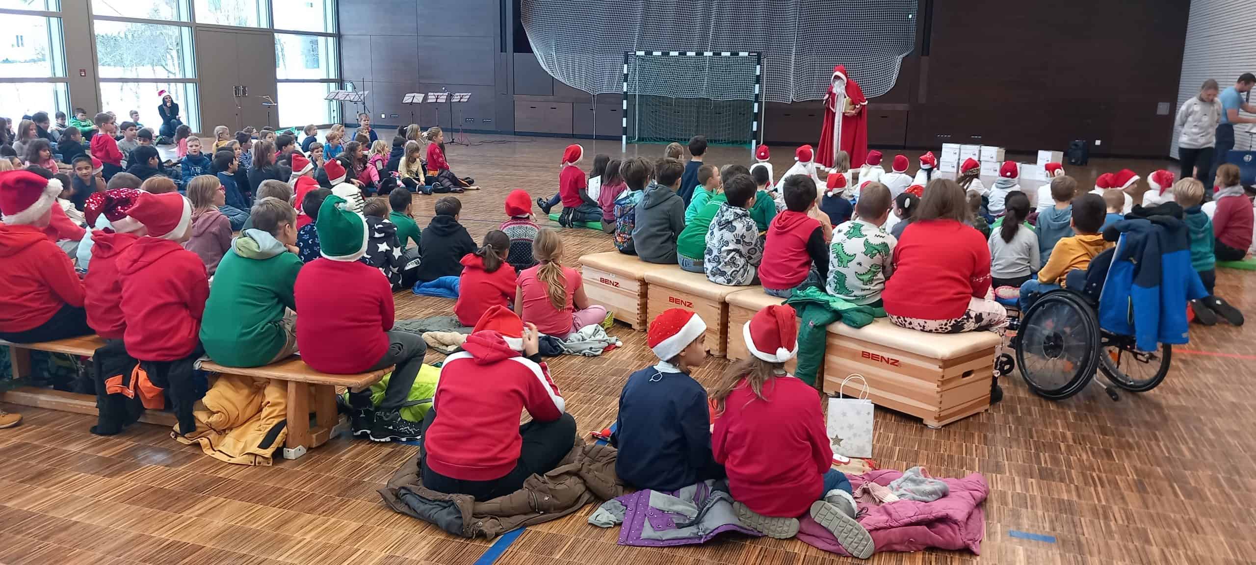 Der Nikolaus war an der Grundschule der Bibris Gemeinschaftsschule (06.12.23)