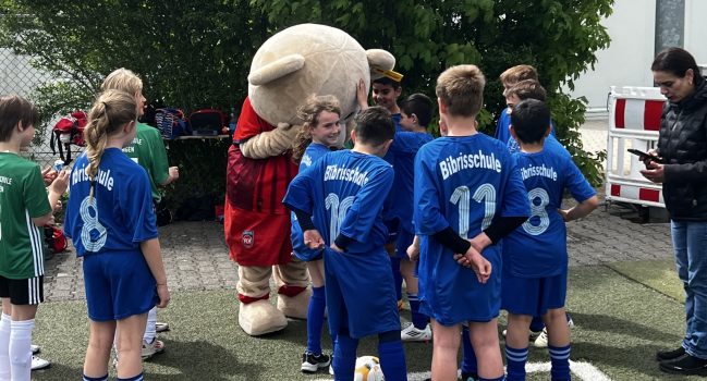 Drittklässler der GMS Bibrisschule Herbrechtingen bei Fußballturnier