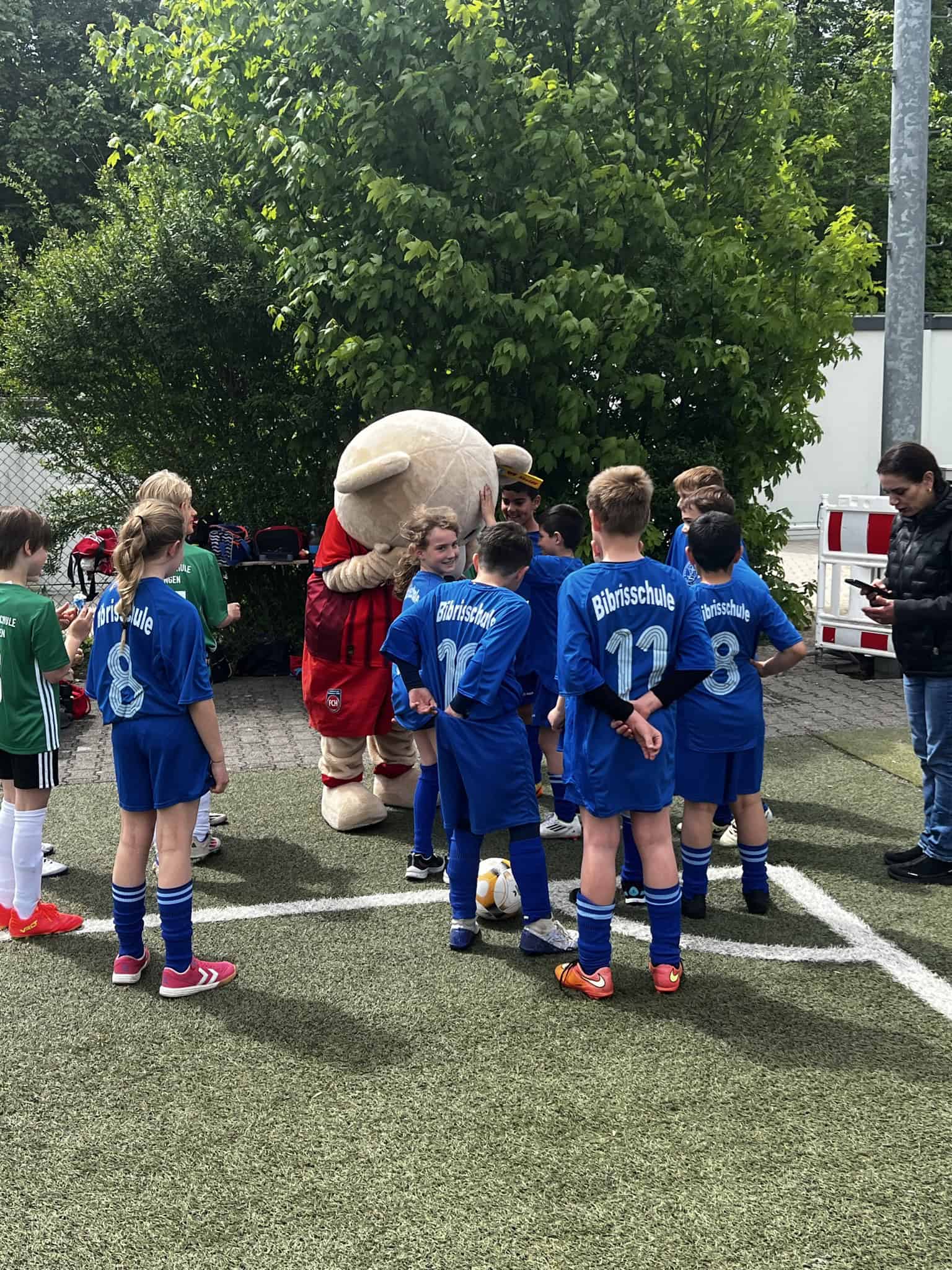 Drittklässler der GMS Bibrisschule Herbrechtingen bei Fußballturnier